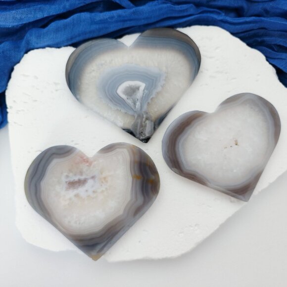 Druzy Agate Flat Heart Crystal Carving - Picture 1 of 11